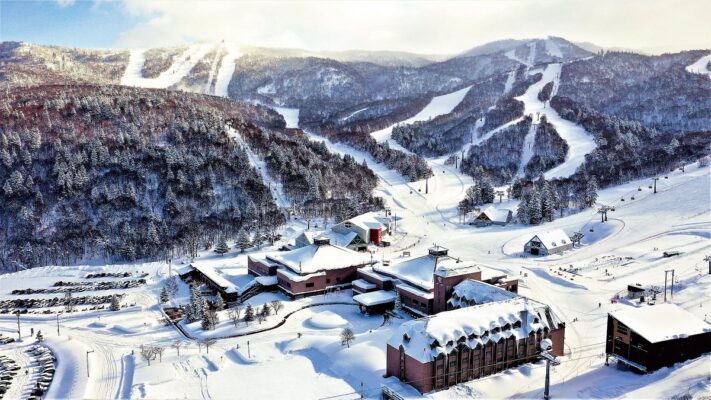 best time to ski in Japan